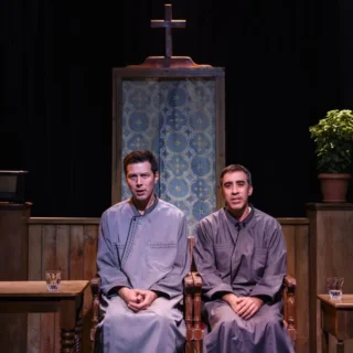 Είδαμε το “Ήλιος με Δόντια” – Κριτική της Παράστασης